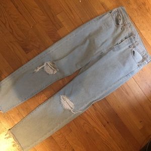 Levi Jeans - mom fit light wash ripped size 29